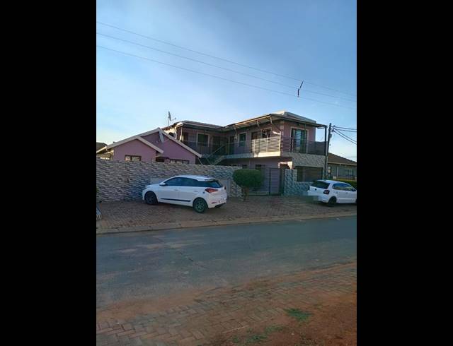 10 BEDROOM HOUSE FOR SALE IN PROTEA GLEN
